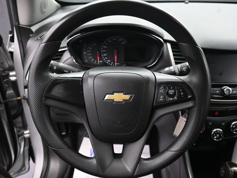 Used 2020 Chevrolet Trax LS FWD image 11
