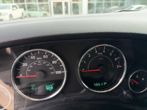 Used 2016 Jeep Wrangler Unlimited Sahara w/ Connectivity Group AWD/4WD image 18