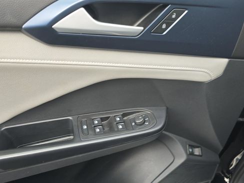 Used 2024 Volkswagen Taos SE image 16