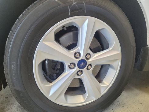 Used 2020 Ford Edge SE image 31