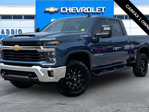 Used 2025 Chevrolet Silverado 2500 LT w/ Convenience Package AWD/4WD image 2