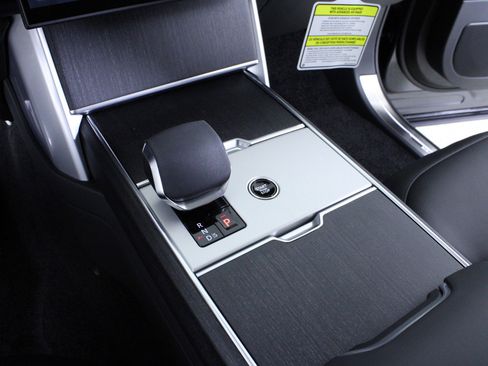 New 2025 Land Rover Range Rover SE image 22