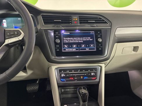 Used 2022 Volkswagen Tiguan SE image 16