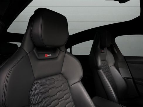Used 2024 Audi RS e-tron GT image 29