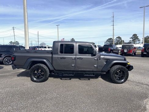 Used 2020 Jeep Gladiator Sport w/ Quick Order Package 24S image 3