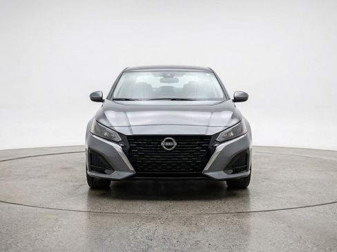 Used 2025 Nissan Altima 2.5 SV image 2