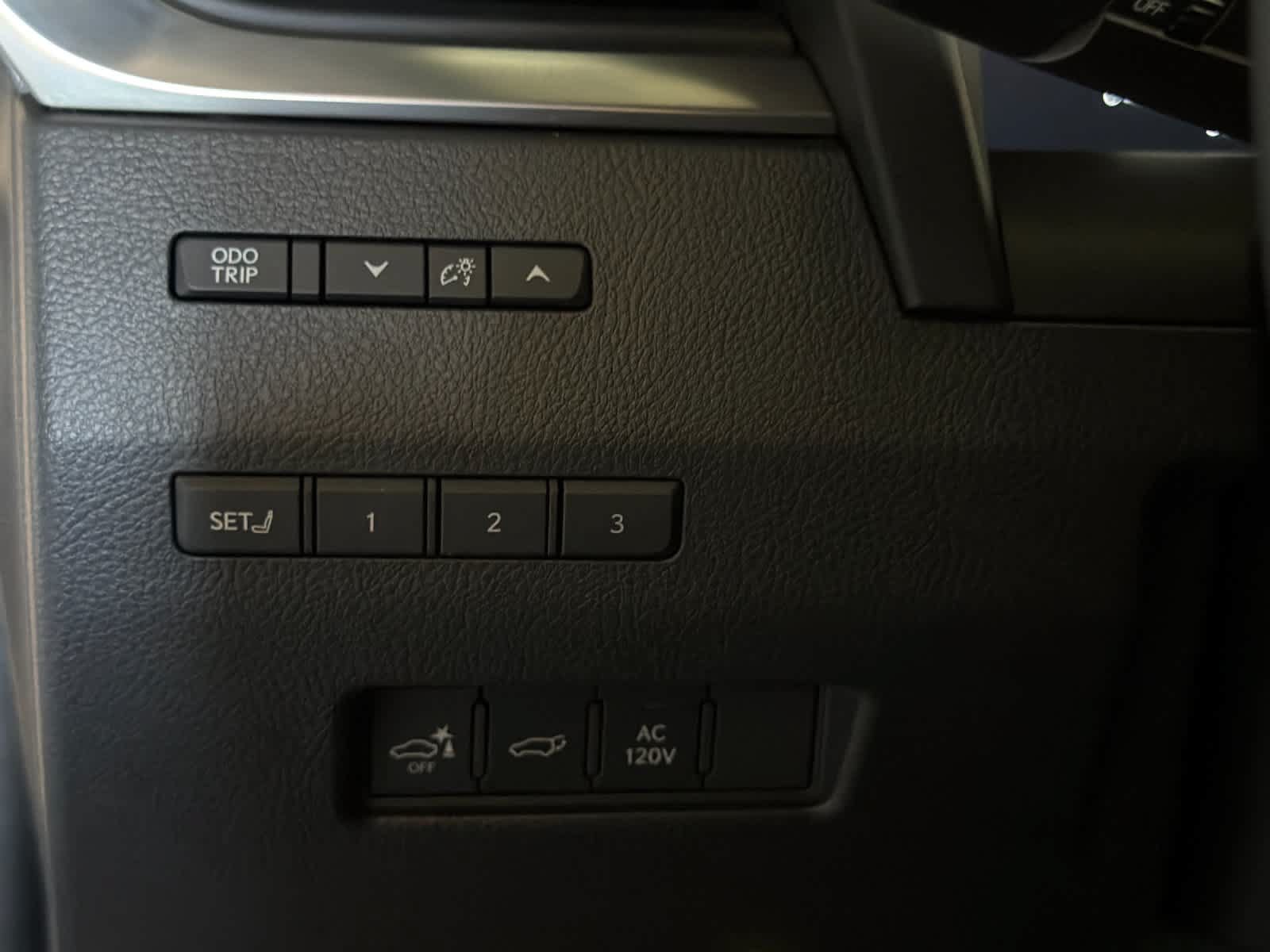 Used 2025 Lexus GX 550 w/ Accessory Package (32) AWD/4WD image 30