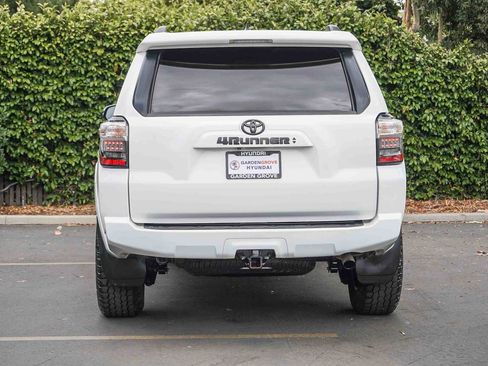 Used 2021 Toyota 4Runner SR5 Premium w/ Moonroof Package AWD/4WD image 5