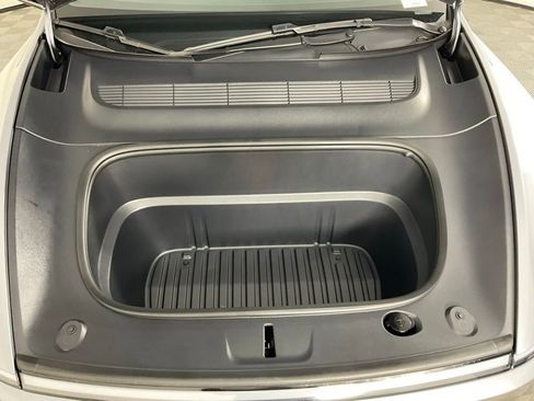 Used 2026 Tesla Model Y Long Range image 9