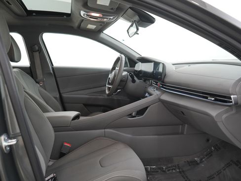 Used 2025 Hyundai Elantra SEL FWD image 11