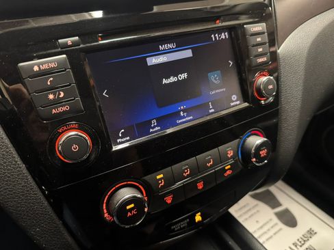 Used 2020 Nissan Rogue Sport S image 13