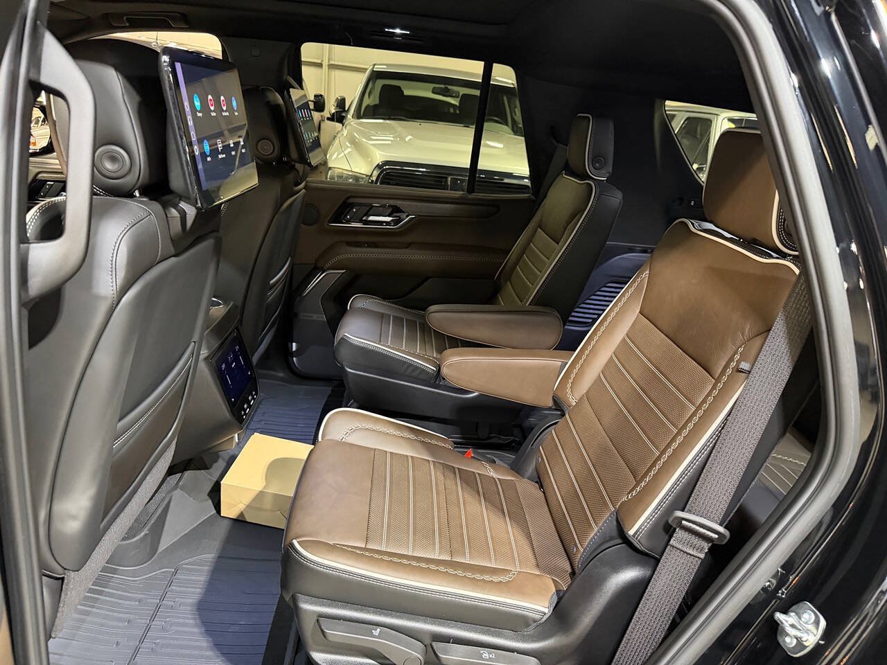 Used 2026 GMC Yukon Denali Ultimate w/ LPO, Floor Liner Package AWD/4WD image 13