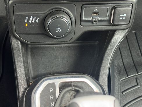 Used 2018 Jeep Renegade Altitude image 19