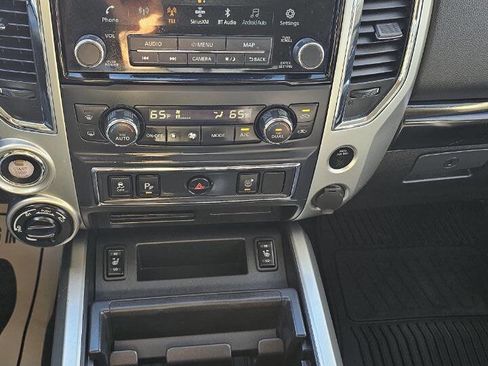 Used 2021 Nissan Titan SV w/ SV Convenience Package image 10