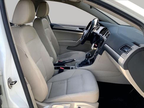 Used 2015 Volkswagen Golf S FWD image 9