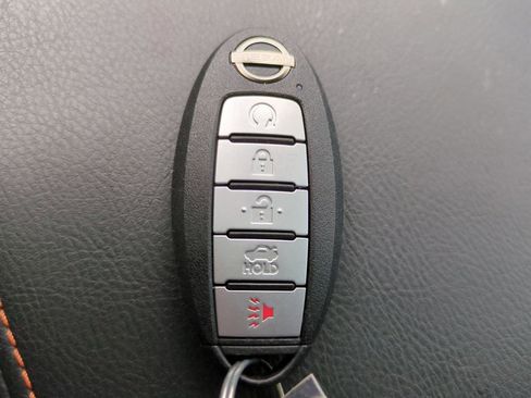 Used 2023 Nissan Maxima SR w/ Sport Mat Group image 10