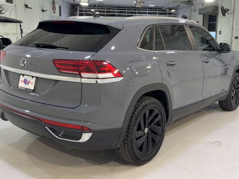 Used 2022 Volkswagen Atlas Cross Sport SE FWD image 9