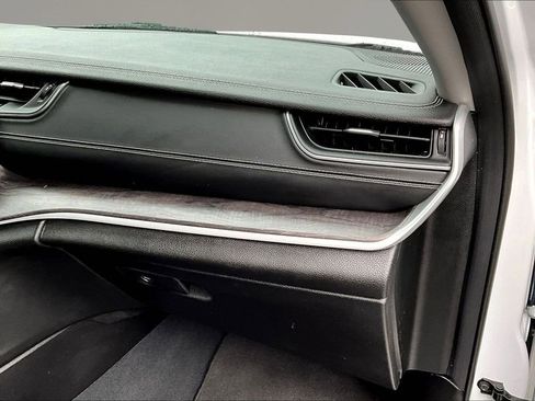 Used 2023 Jeep Grand Cherokee L Limited w/ Black Appearance Package image 27