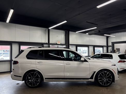 Used 2024 BMW X7 xDrive40i w/ M Sport Package AWD/4WD image 11