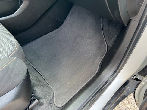 Used 2020 Chevrolet Traverse LT image 12