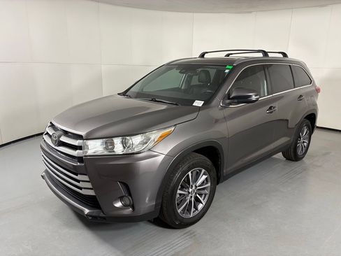 Used 2019 Toyota Highlander XLE image 4