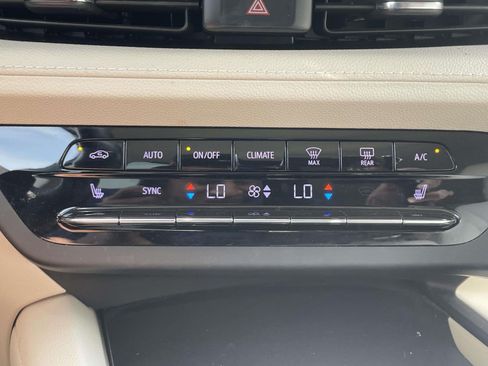 Used 2022 Buick Envision Preferred FWD image 28