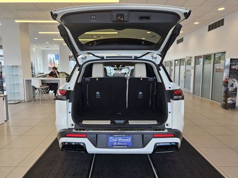 Used 2023 INFINITI QX60 Luxe w/ Cargo Package AWD/4WD image 9