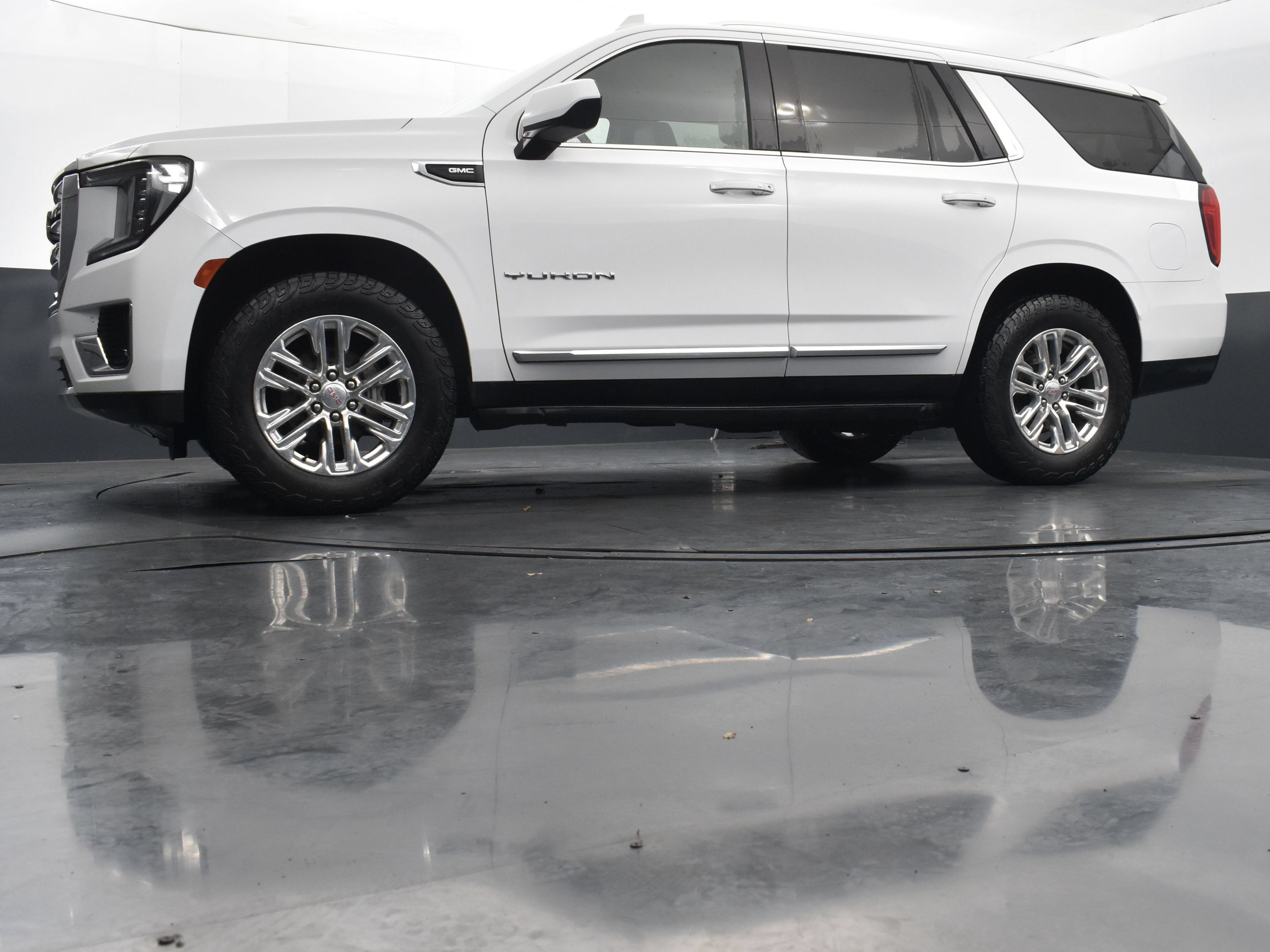 Used 2023 GMC Yukon SLT AWD/4WD image 36