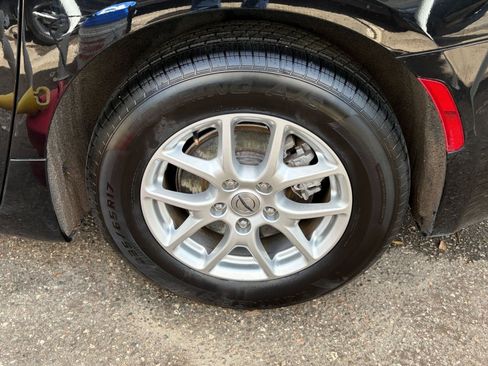 Used 2024 Chrysler Pacifica Touring-L FWD image 33