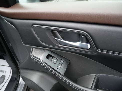 Used 2022 Nissan Rogue SV w/ SV Premium Package AWD/4WD image 21