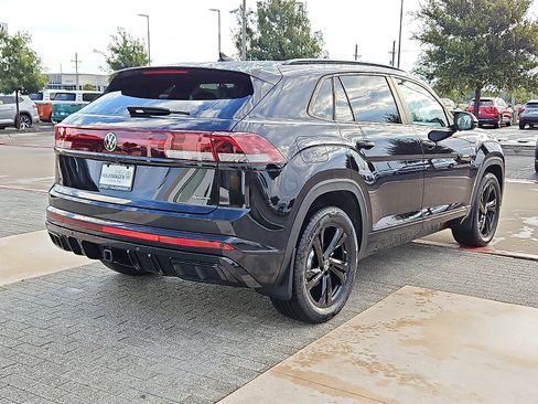 New 2026 Volkswagen Atlas Cross Sport SEL R-Line image 4