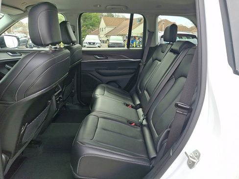 Used 2023 Jeep Grand Cherokee Limited AWD/4WD image 20