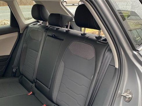 New 2026 Volkswagen Taos SE image 23