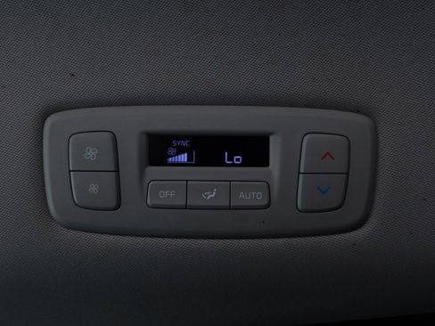 Used 2024 Kia Carnival EX FWD image 26