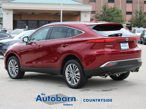 Used 2024 Toyota Venza XLE AWD/4WD image 7
