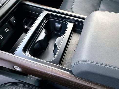 Used 2023 Land Rover Defender 110 X-Dynamic SE image 18