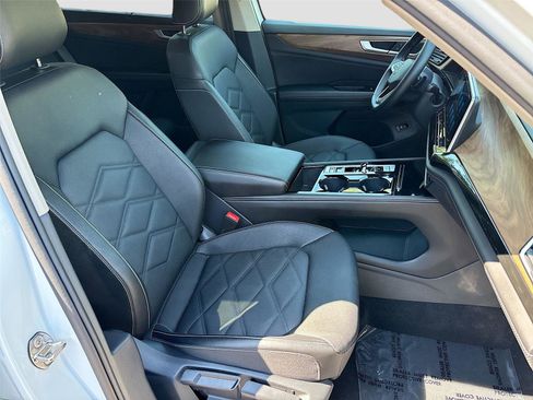 Used 2025 Volkswagen Atlas SE image 29