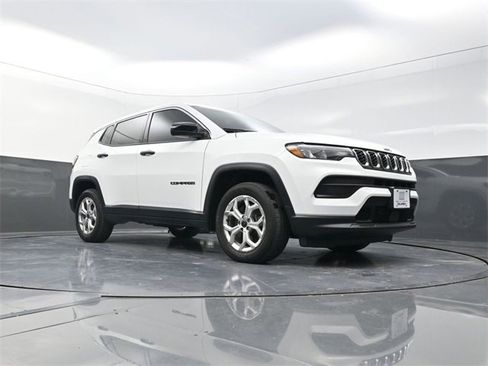 Used 2025 Jeep Compass Sport image 17
