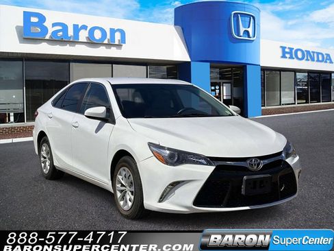 Used 2017 Toyota Camry LE FWD image 1