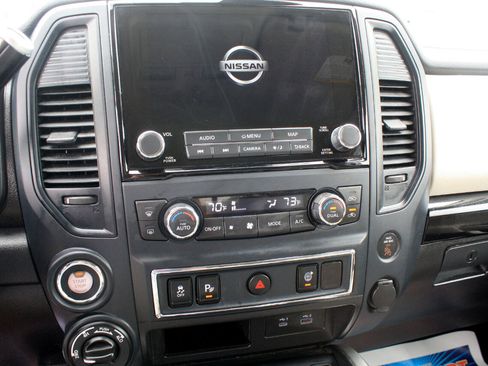 Used 2022 Nissan Titan SV w/ SV Convenience Package image 25
