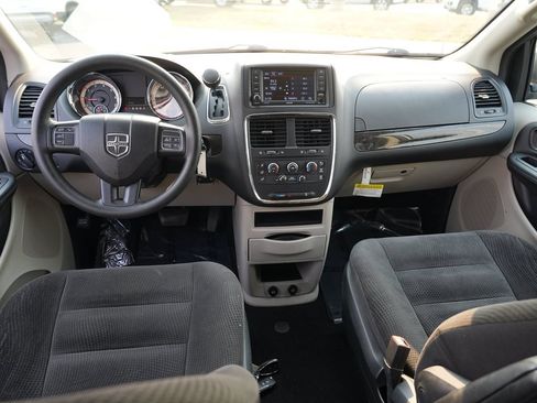 Used 2018 Dodge Grand Caravan SE w/ UConnect Hands-Free Group FWD image 24