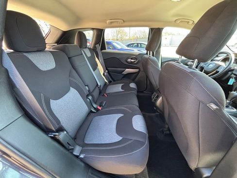 Used 2018 Jeep Cherokee Latitude image 20