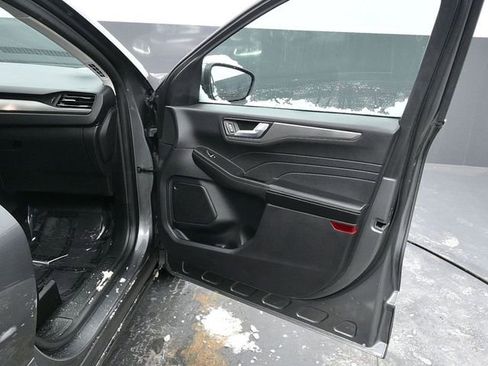 Used 2022 Ford Escape Titanium image 10