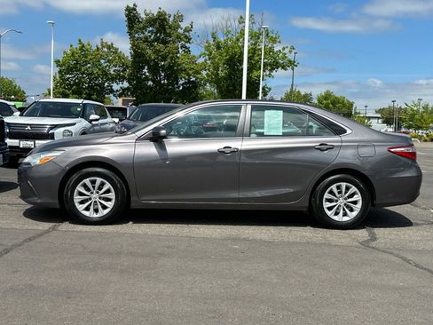 Used 2016 Toyota Camry LE FWD image 7