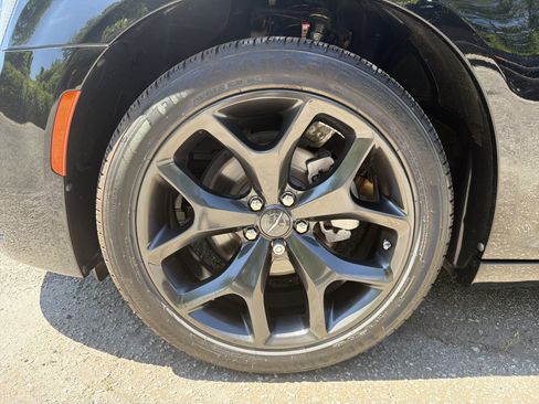 Used 2022 Chrysler 300 Touring w/ Sport Appearance Package RWD image 12