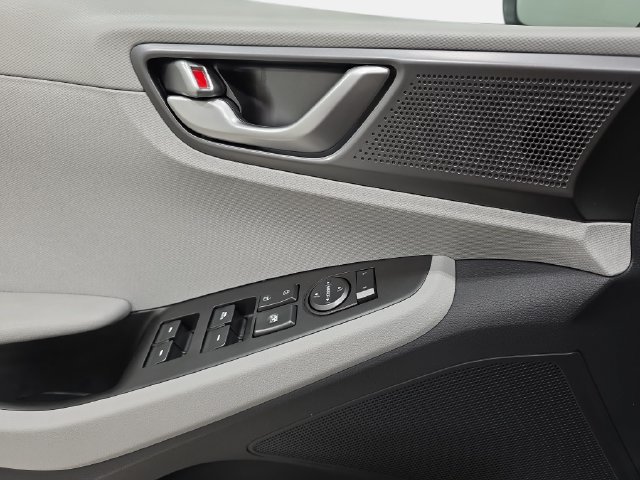 Used 2020 Hyundai Ioniq SE FWD image 28