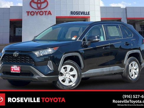 Used 2021 Toyota RAV4 LE FWD image 1