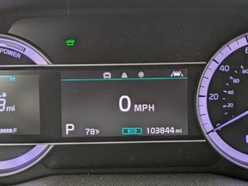 Used 2020 Kia Niro LXS FWD image 11