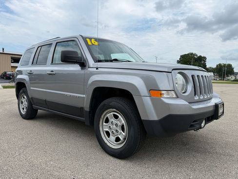 Used 2016 Jeep Patriot Sport w/ Power Value Group AWD/4WD image 3