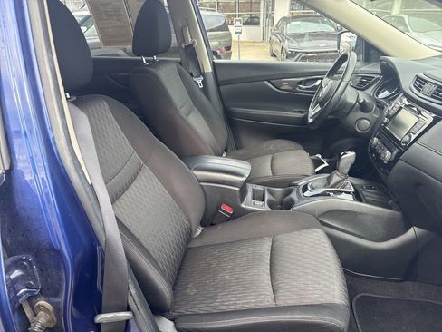 Used 2019 Nissan Rogue SV w/ Premium Package image 11